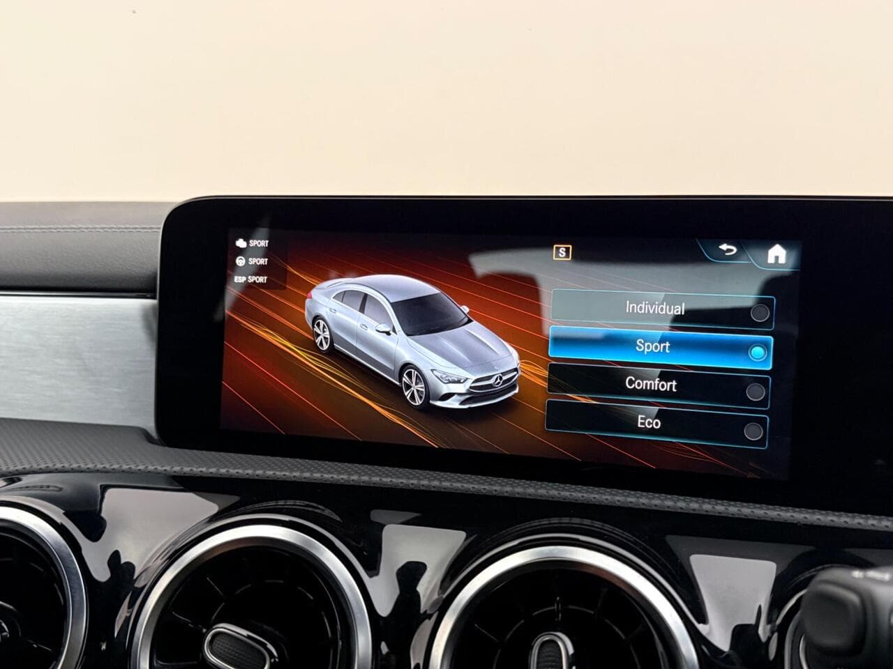 Mercedes-Benz CLA thumbnail Infotainment System