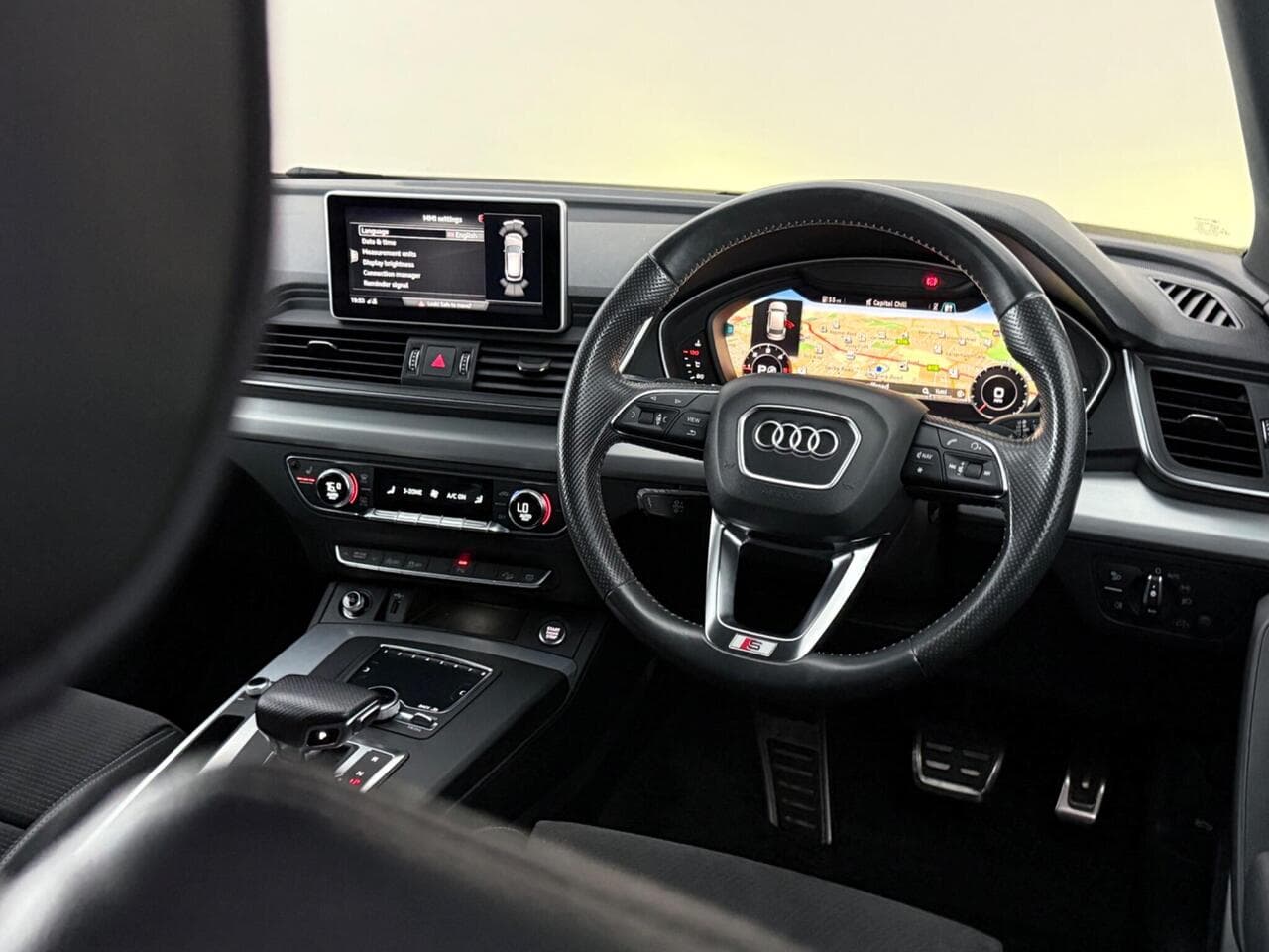 Audi Q5 thumbnail Interior Front