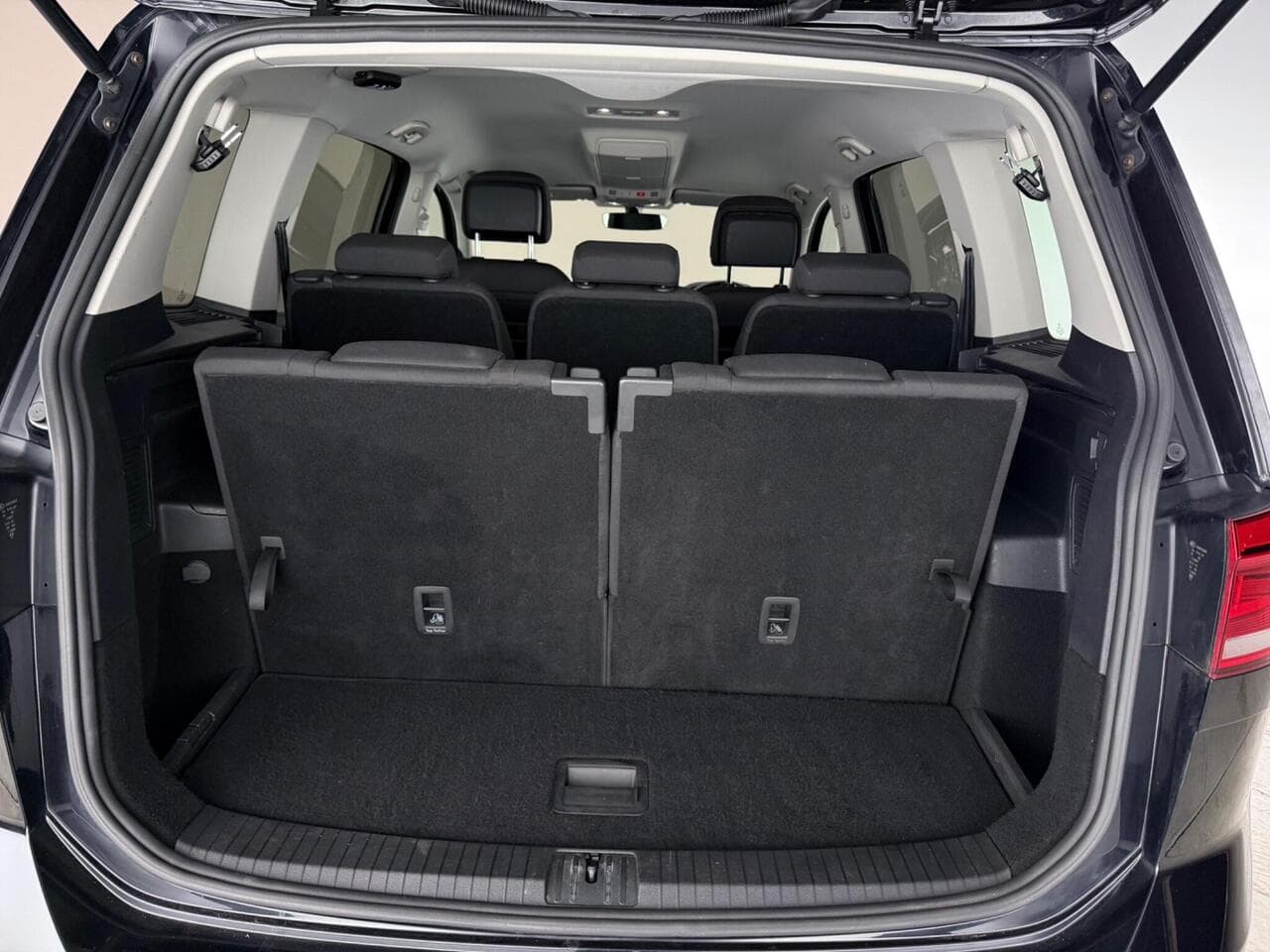 Volkswagen Touran thumbnail Boot