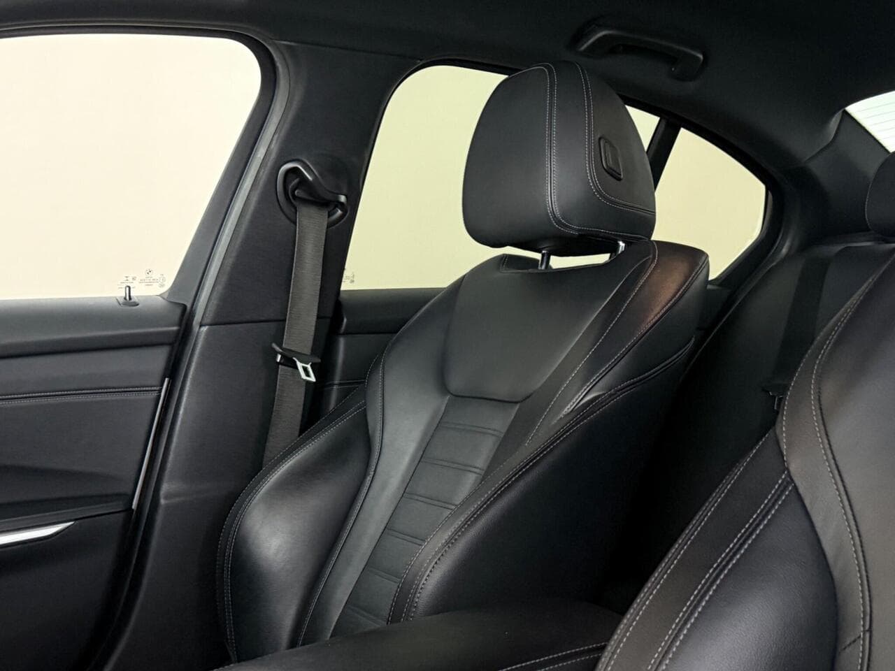 BMW 3 Series thumbnail Seats Rear