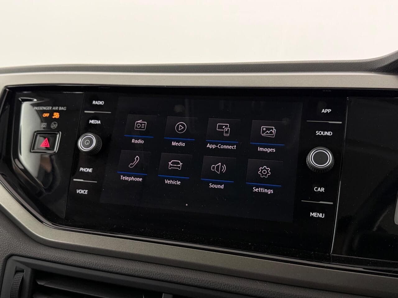 Volkswagen Polo thumbnail Infotainment System