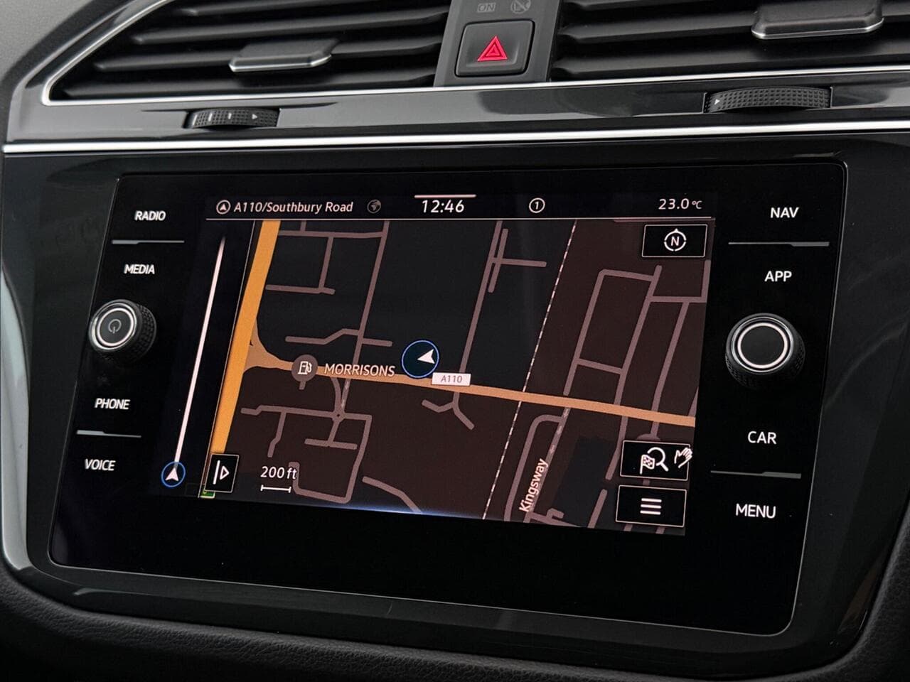 Volkswagen Tiguan thumbnail Infotainment System