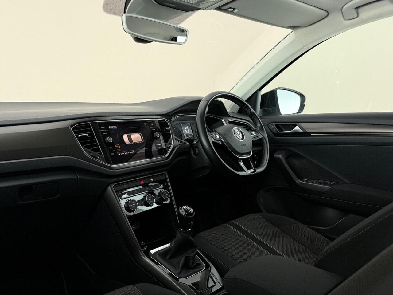 Volkswagen T-Roc thumbnail Interior Front