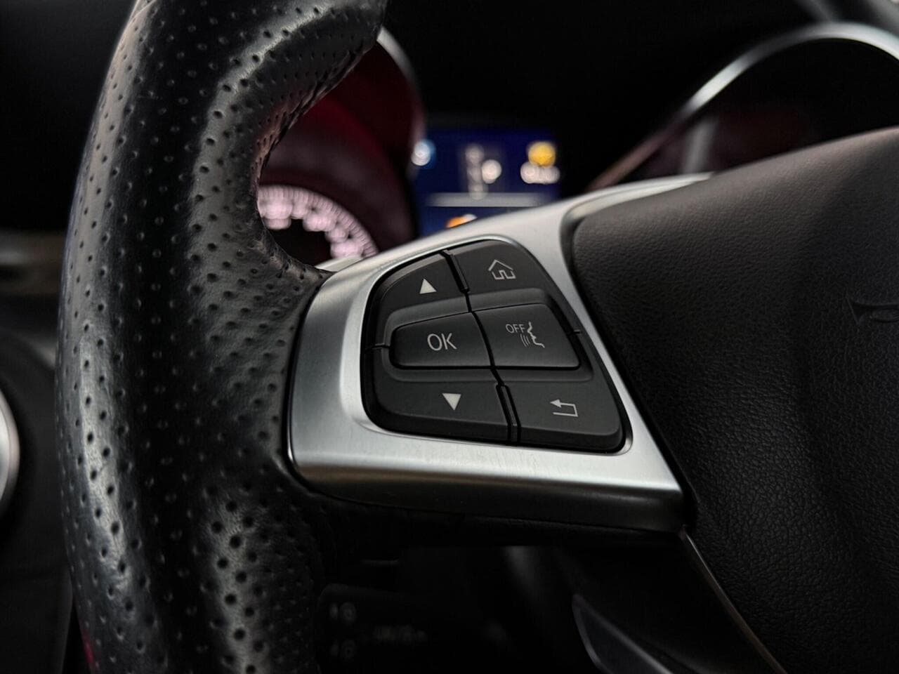 Mercedes-Benz GLC thumbnail Misc Controls