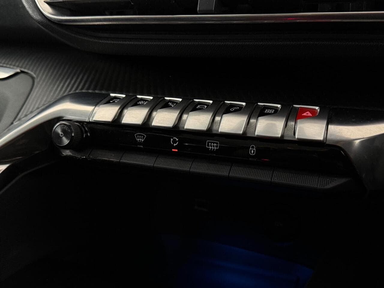 Peugeot 5008 thumbnail Misc Controls