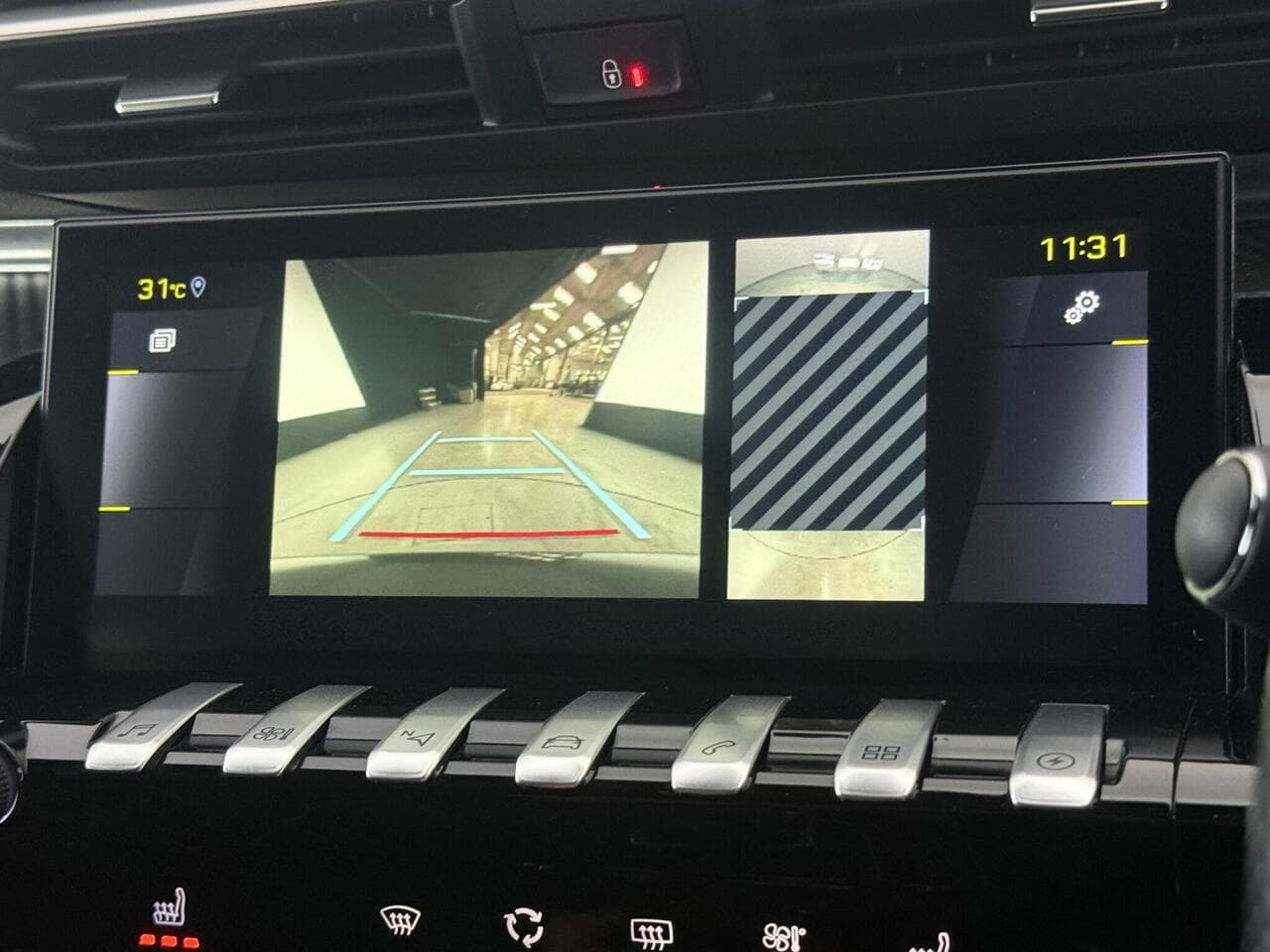 Peugeot 508 SW thumbnail Infotainment System