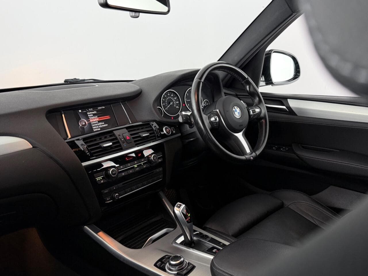 BMW X3 thumbnail Interior Front