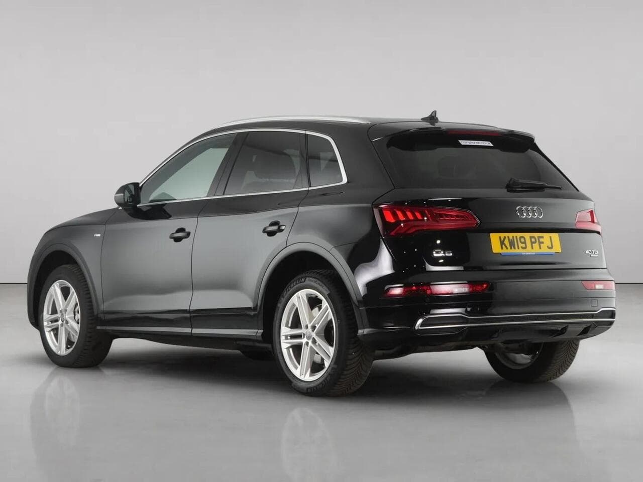 Audi Q5 thumbnail Rear Left