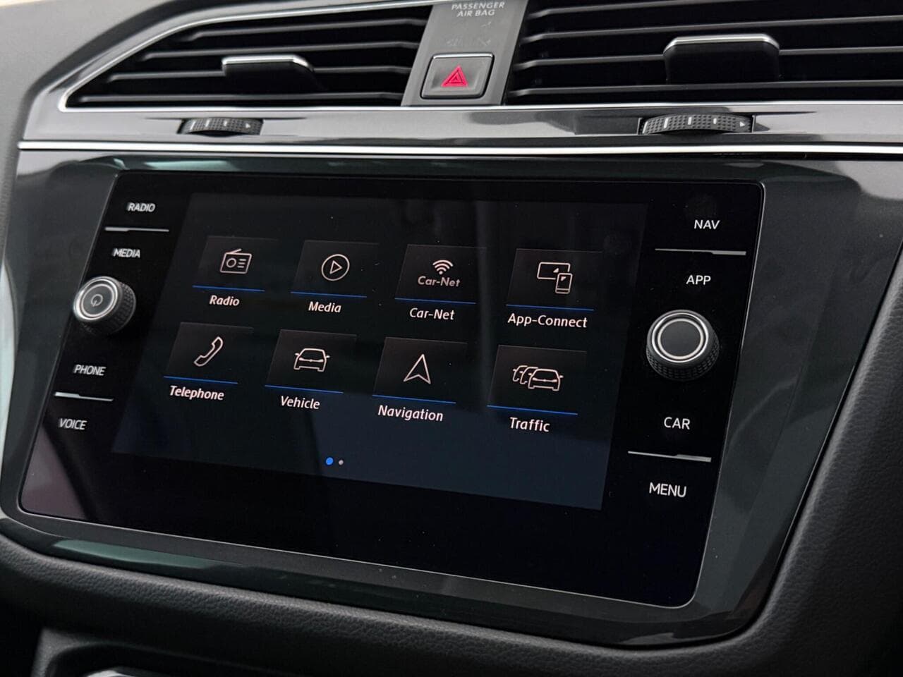Volkswagen Tiguan thumbnail Infotainment System