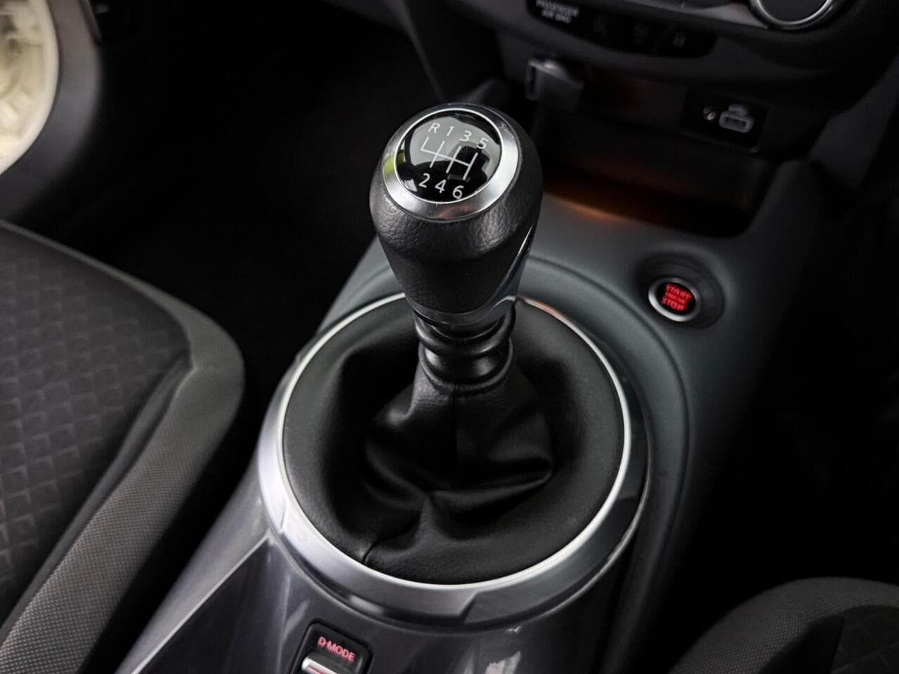 Nissan Juke thumbnail Interior Front