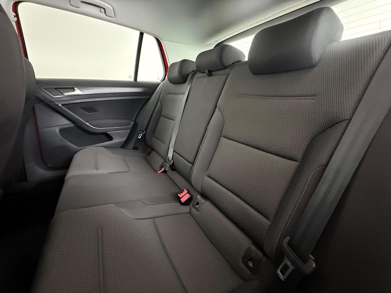 Volkswagen Golf thumbnail Seats Rear