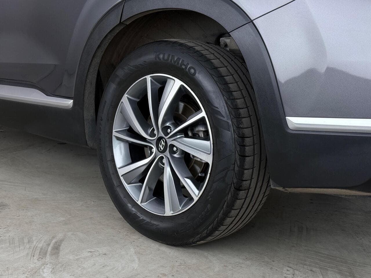 Hyundai Santa Fe thumbnail Wheel