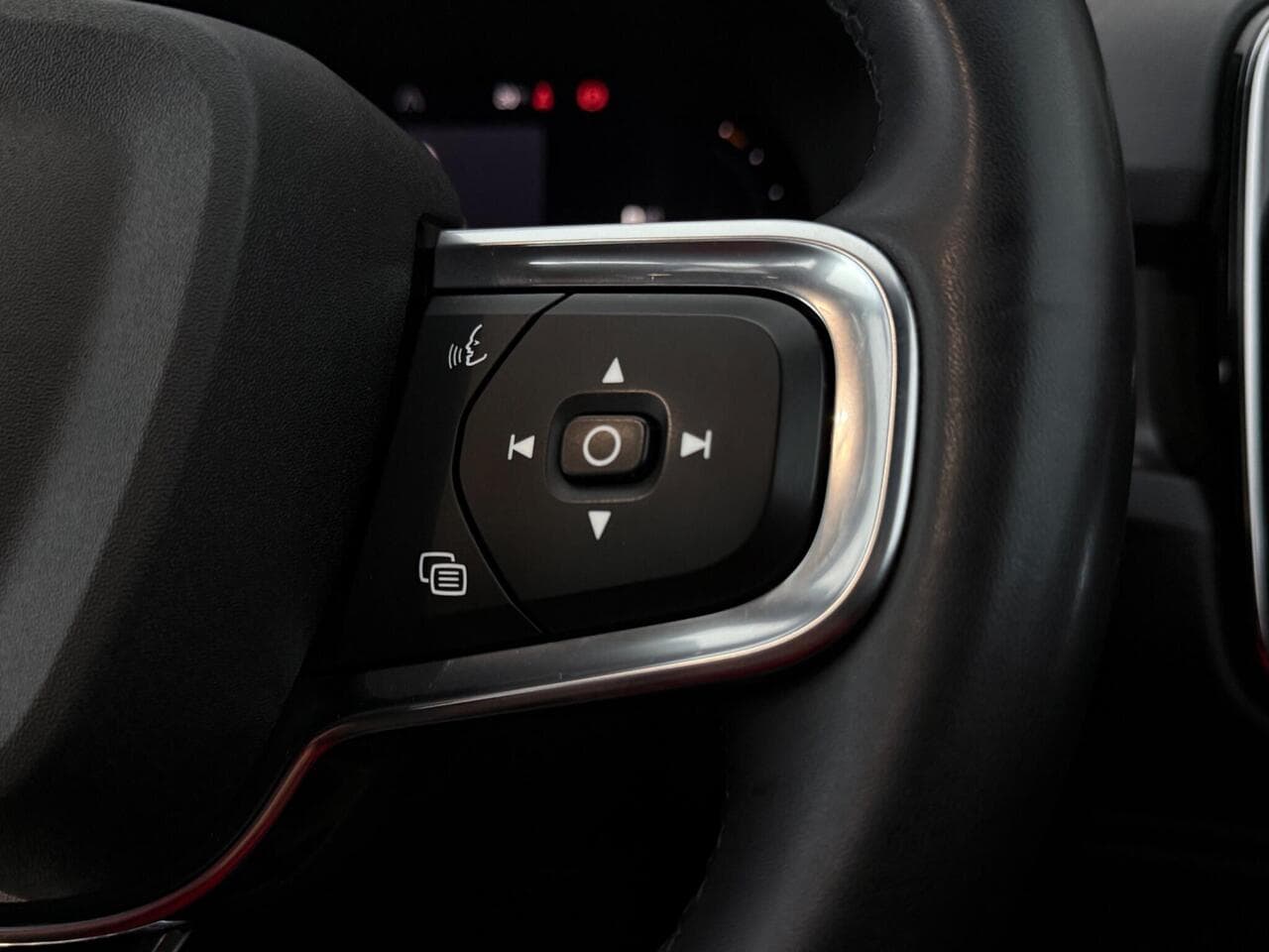 Volvo XC40 thumbnail Misc Controls