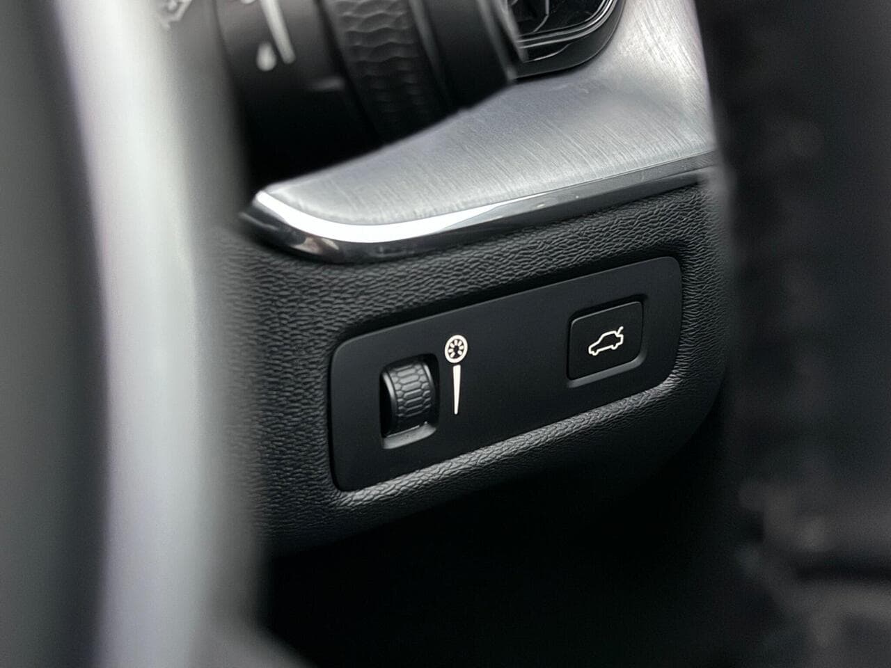 Volvo XC60 thumbnail Misc Controls