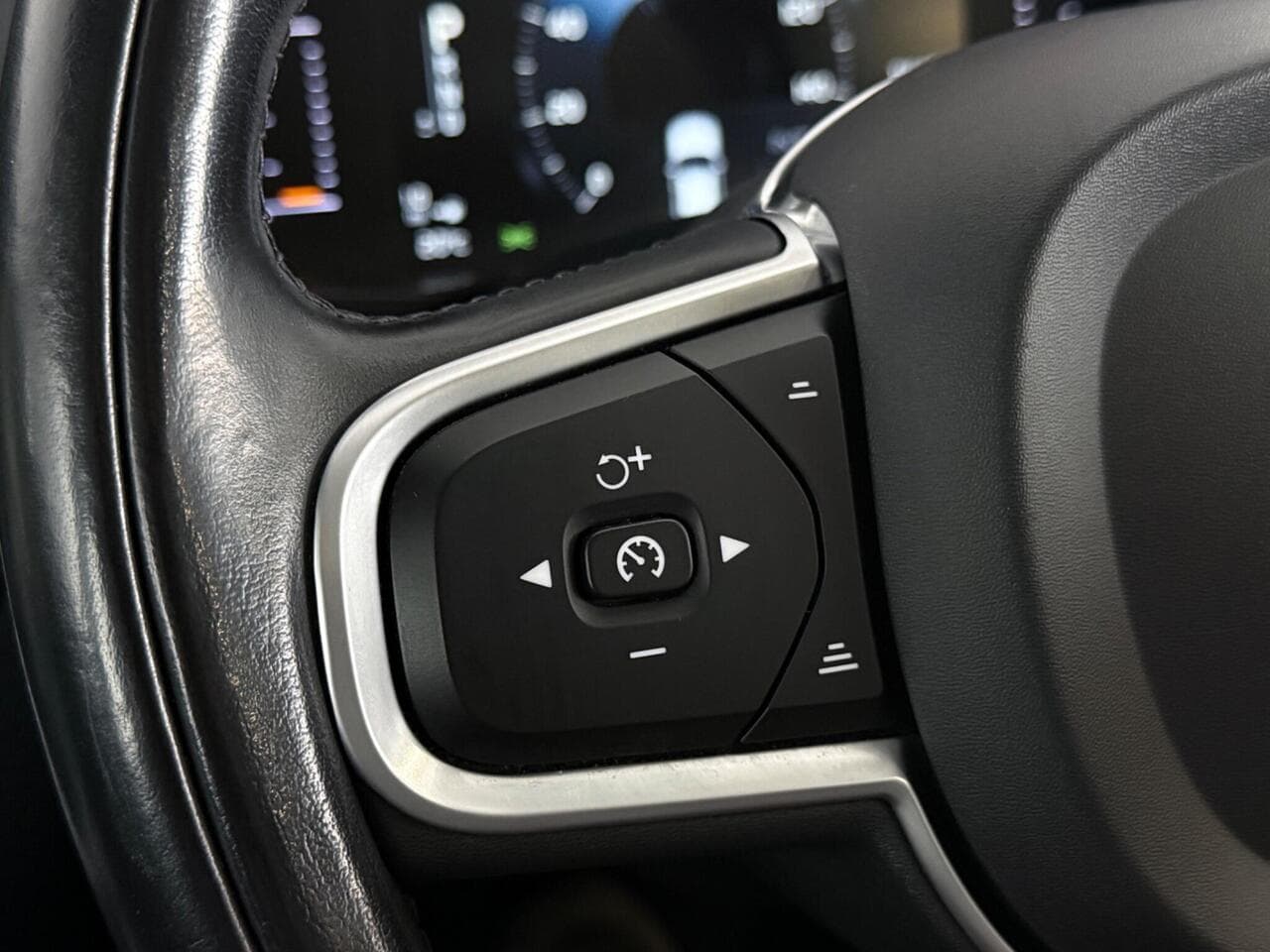 Volvo XC60 thumbnail Misc Controls