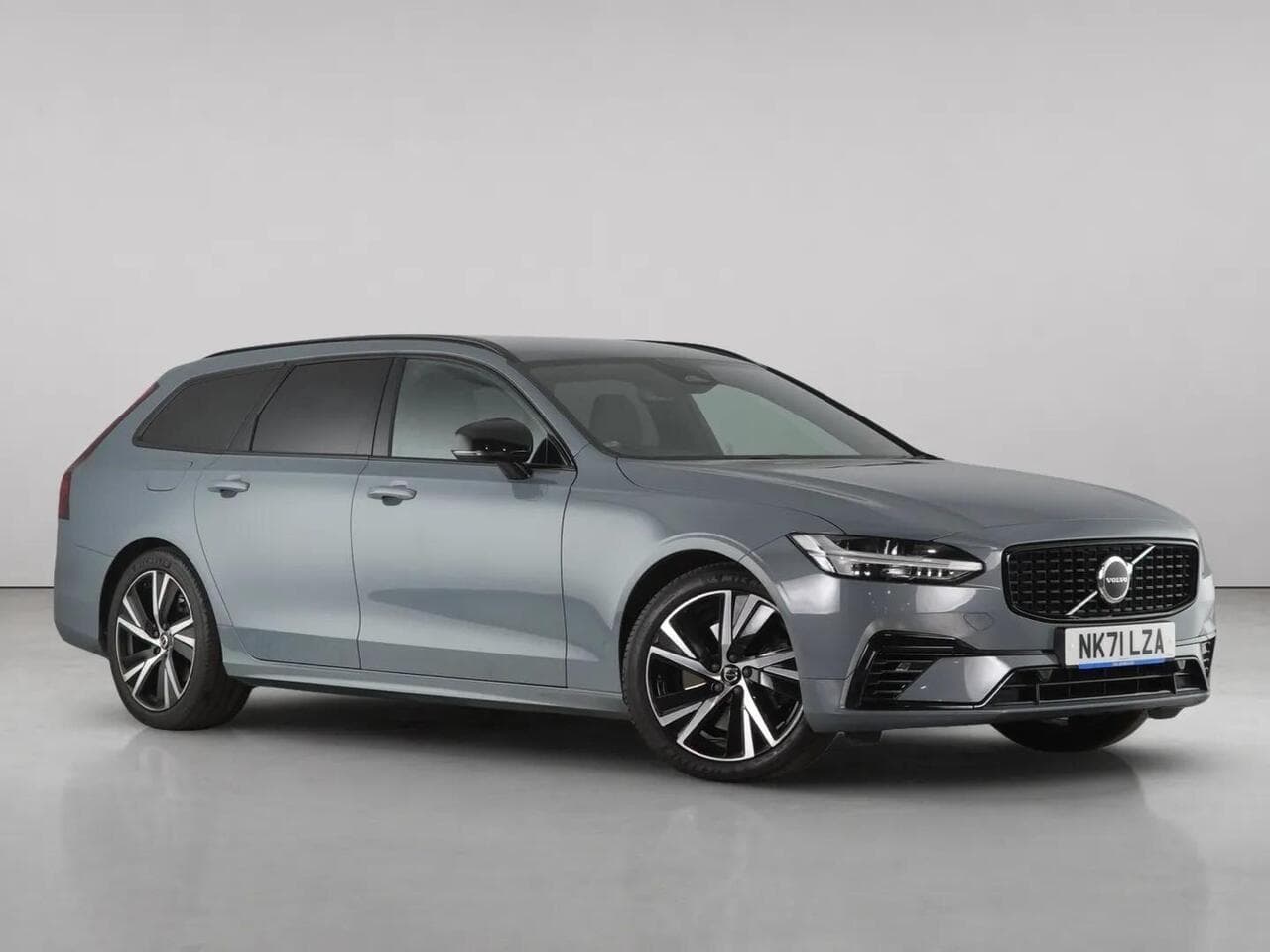 Volvo V90 - Volvo V90 2.0h T6 Recharge 11.6kWh R-Design Estate 5dr Petrol Plug-in Hybrid Auto AWD Euro 6 (s/s) (340 ps)
