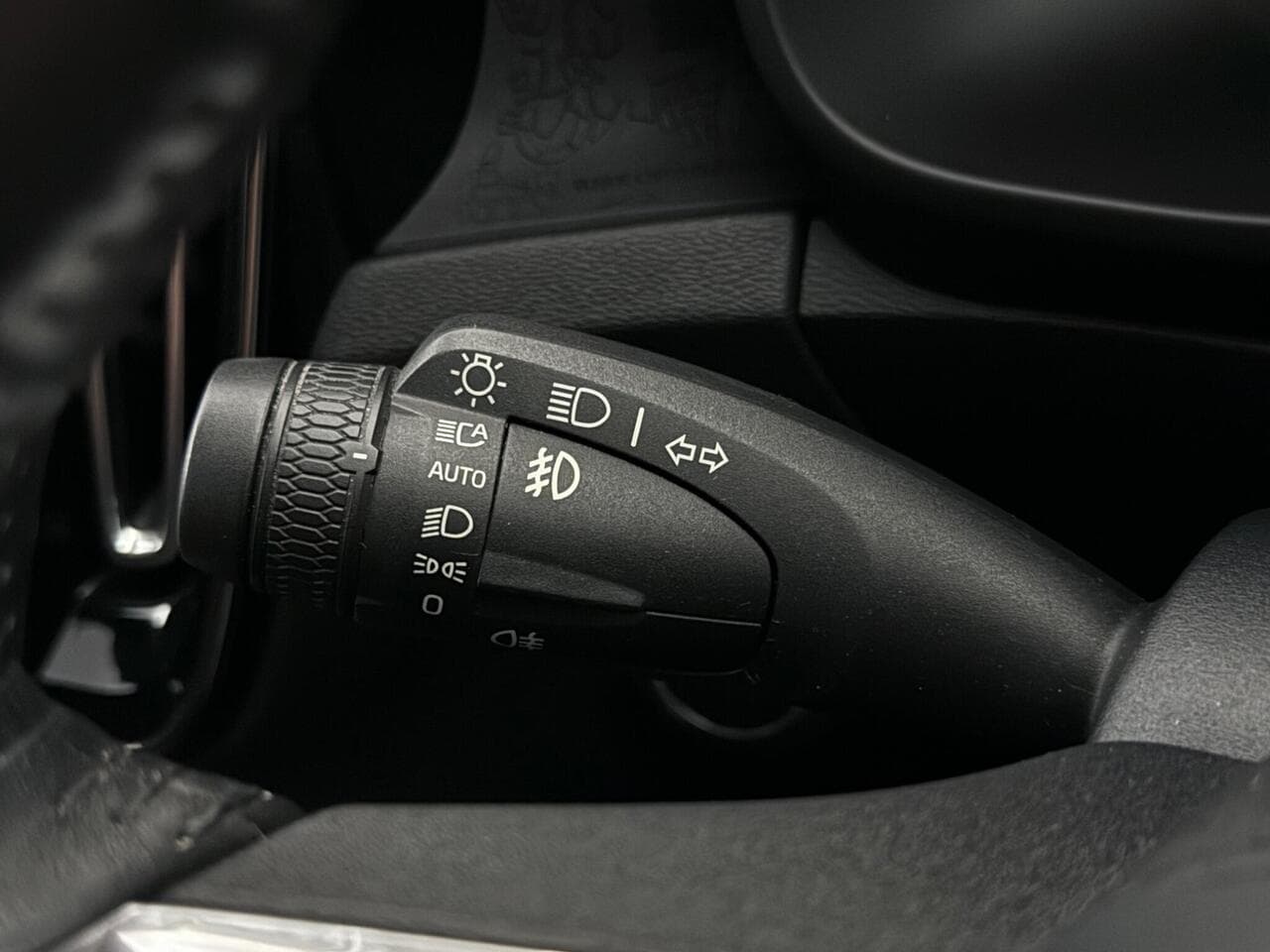 Volvo XC40 thumbnail Misc Controls