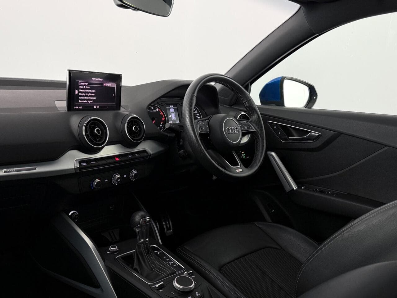 Audi Q2 thumbnail Interior Front