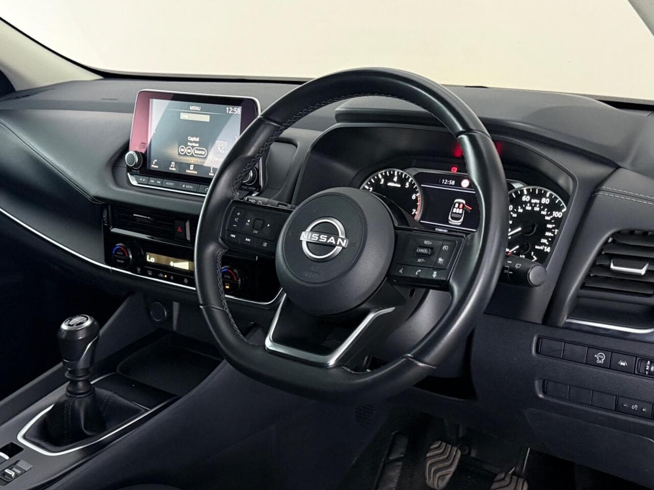 Nissan Qashqai thumbnail Steering Wheel