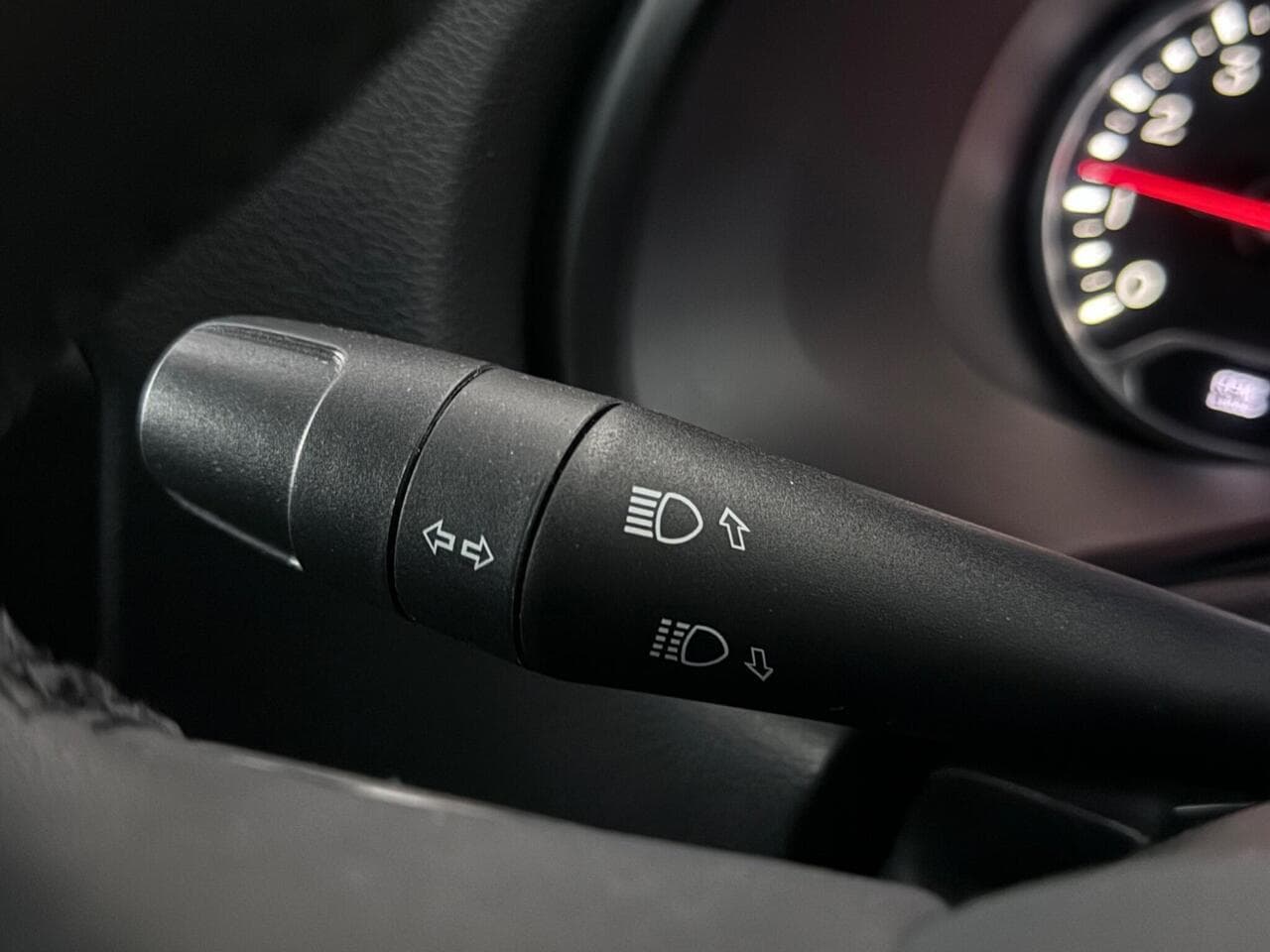 Jeep Renegade thumbnail Misc Controls