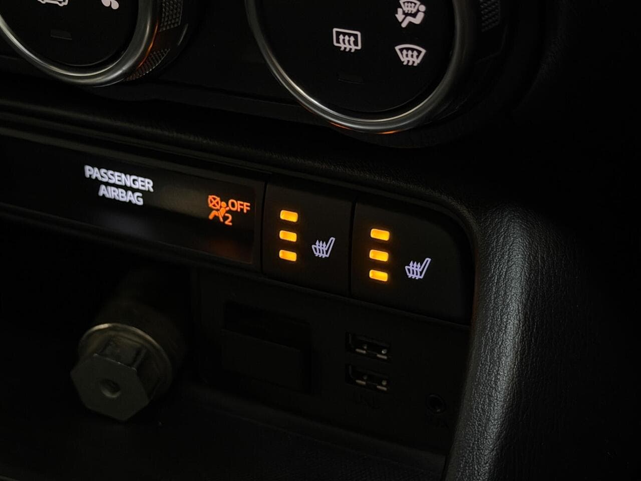 Mazda MX-5 thumbnail Misc Controls