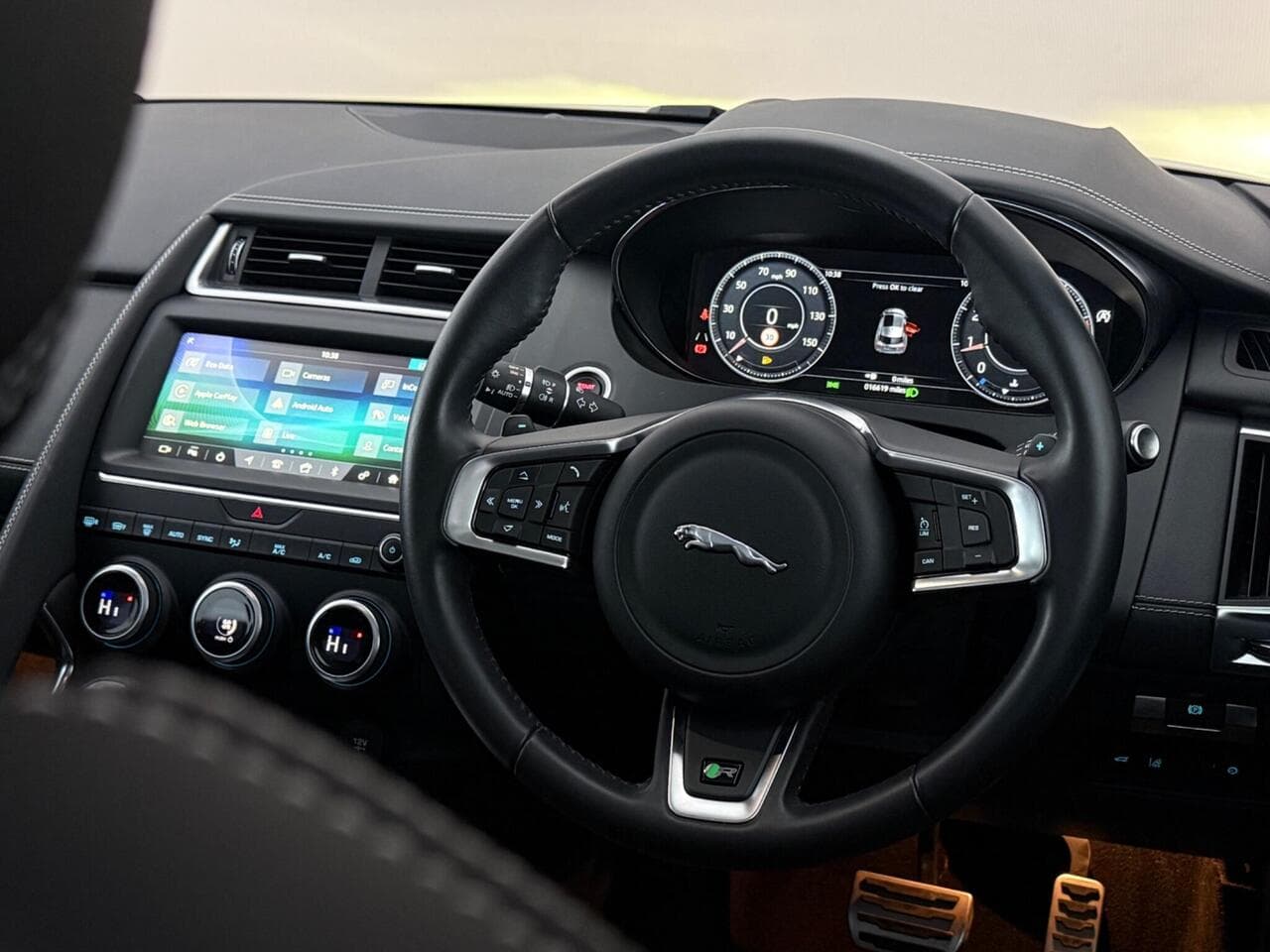 Jaguar E-PACE thumbnail Steering Wheel