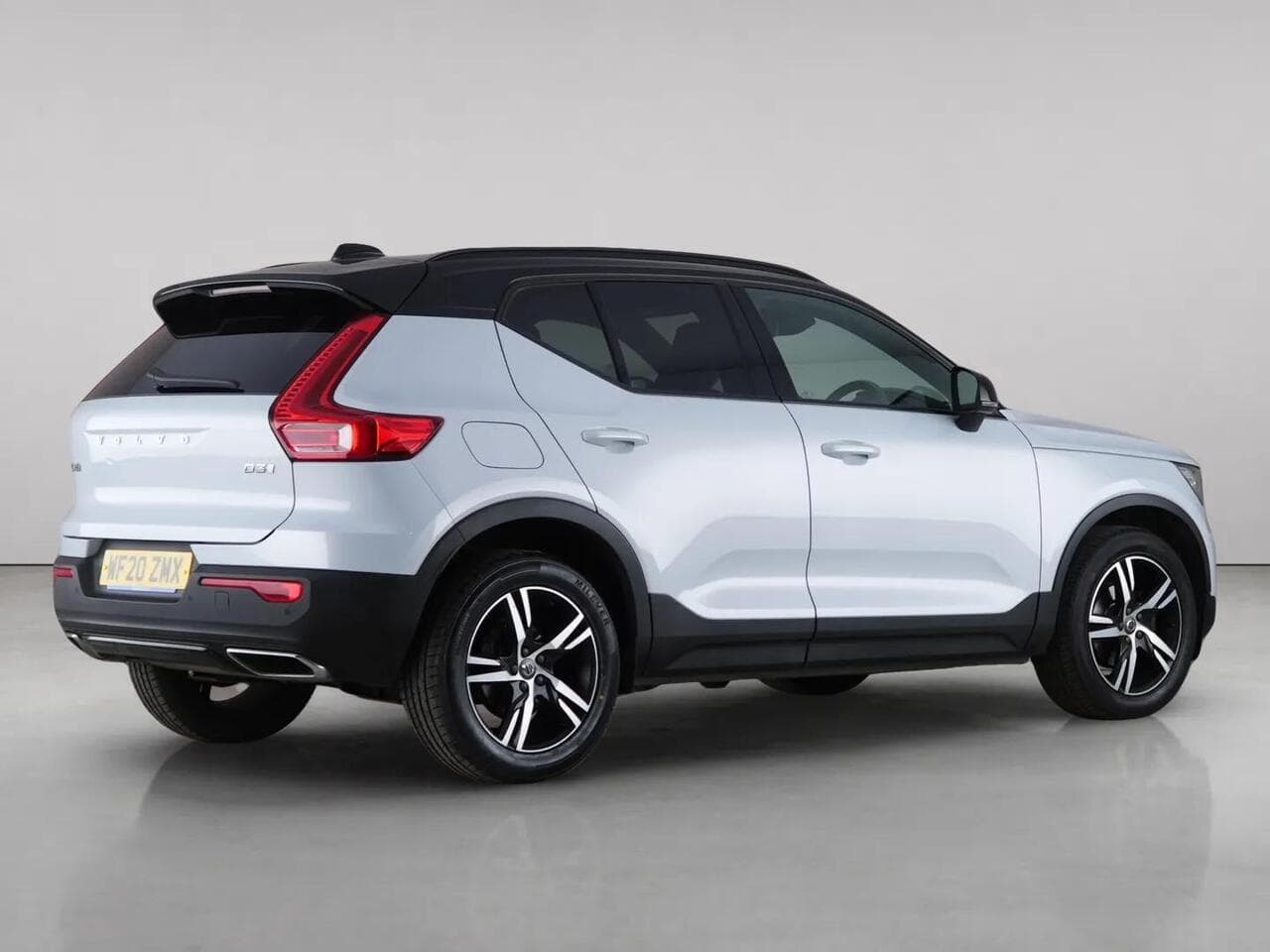 Volvo XC40 thumbnail Rear Right