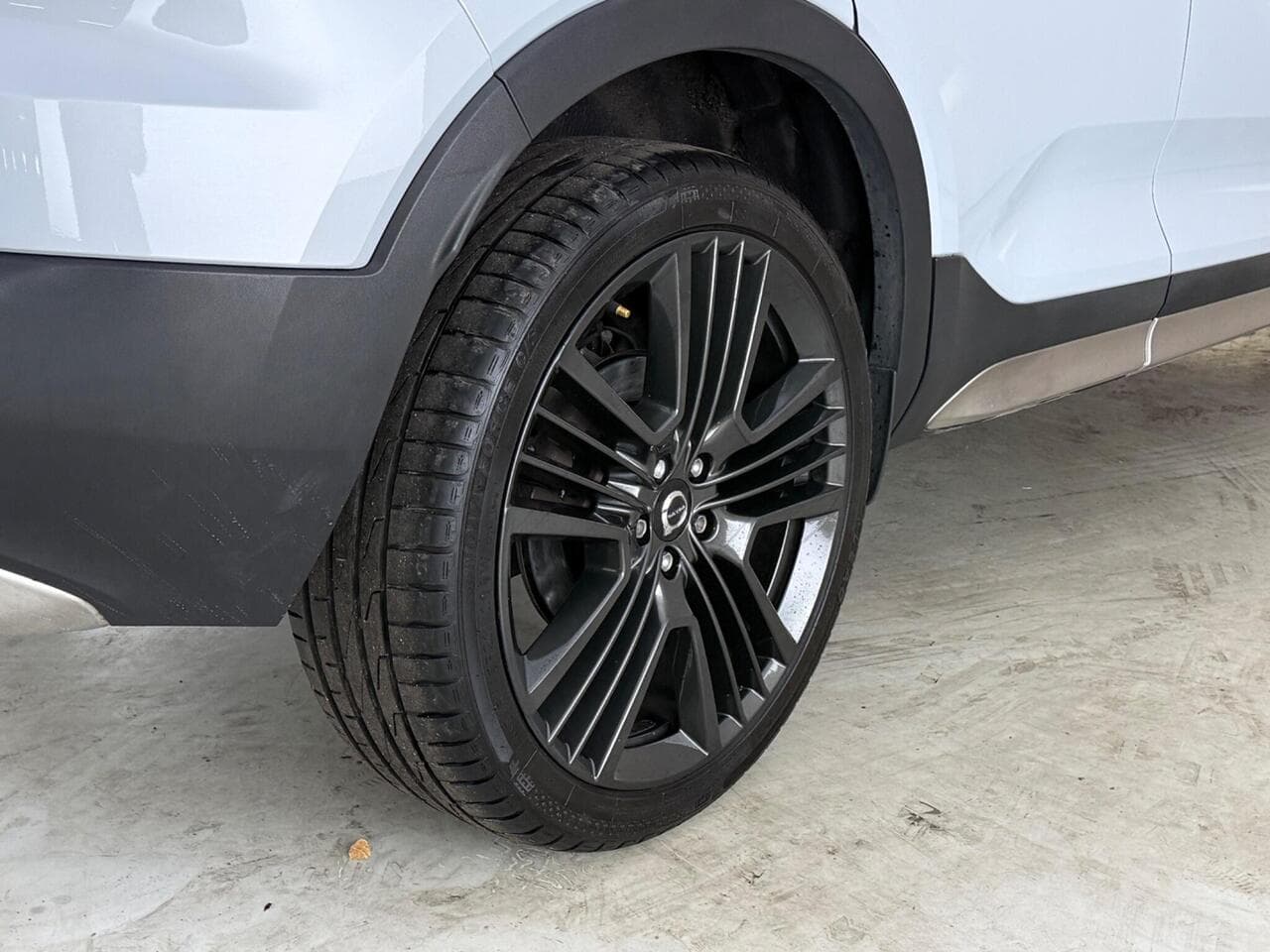 Volvo XC40 thumbnail Wheel