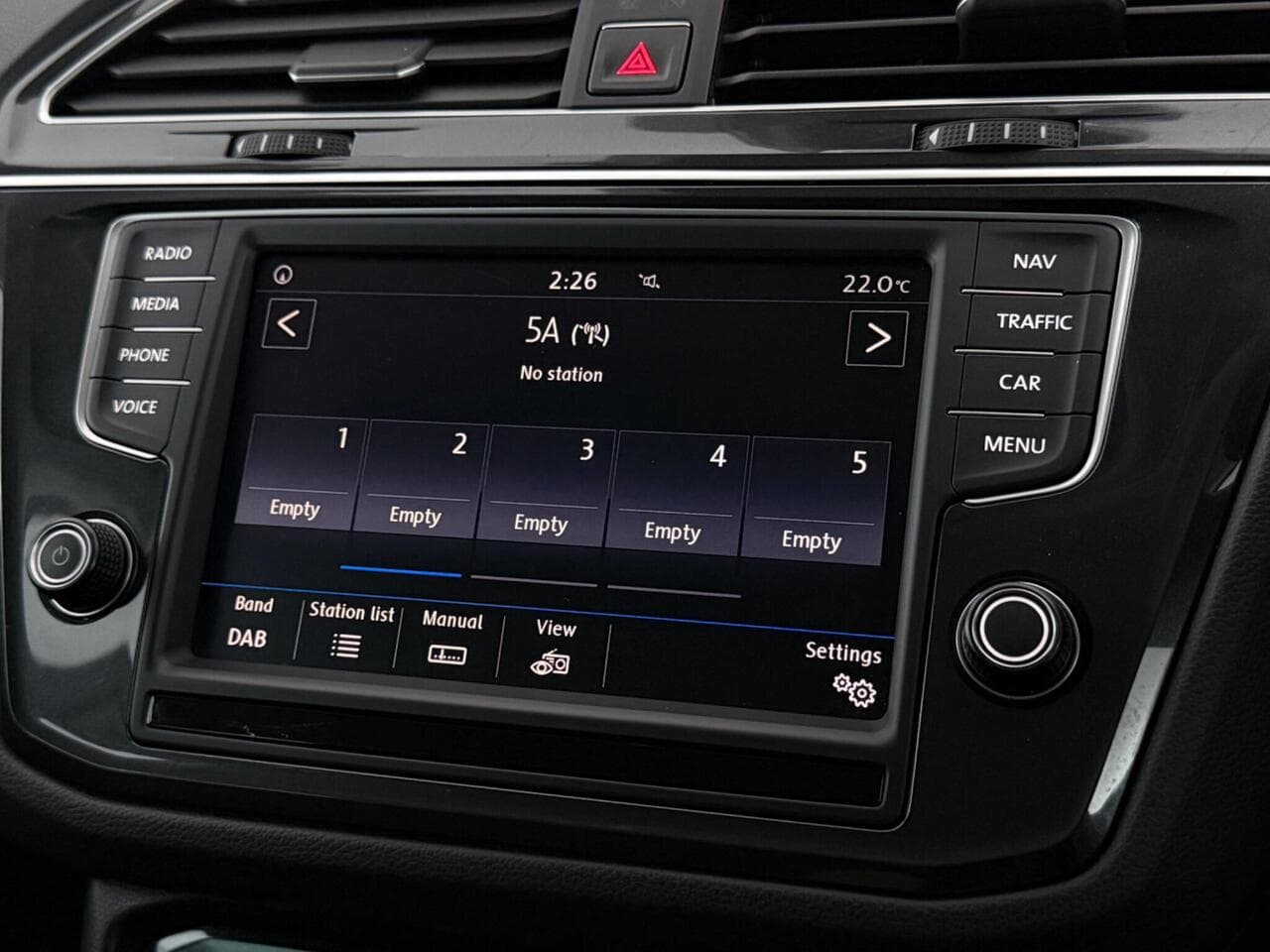 Volkswagen Tiguan thumbnail Infotainment System