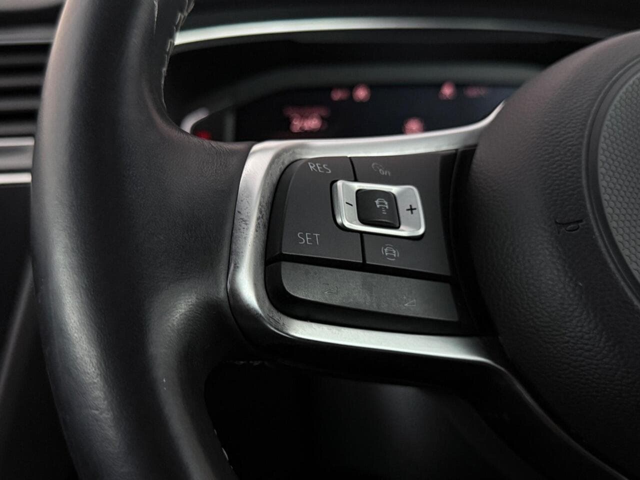 Volkswagen Tiguan thumbnail Misc Controls