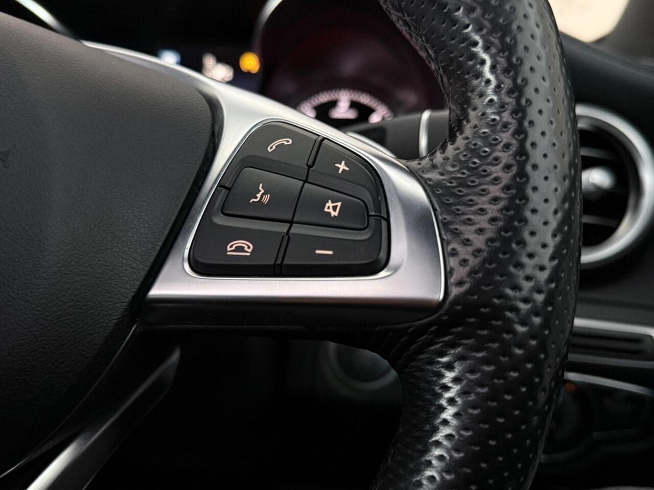 Mercedes-Benz C Class thumbnail Misc Controls