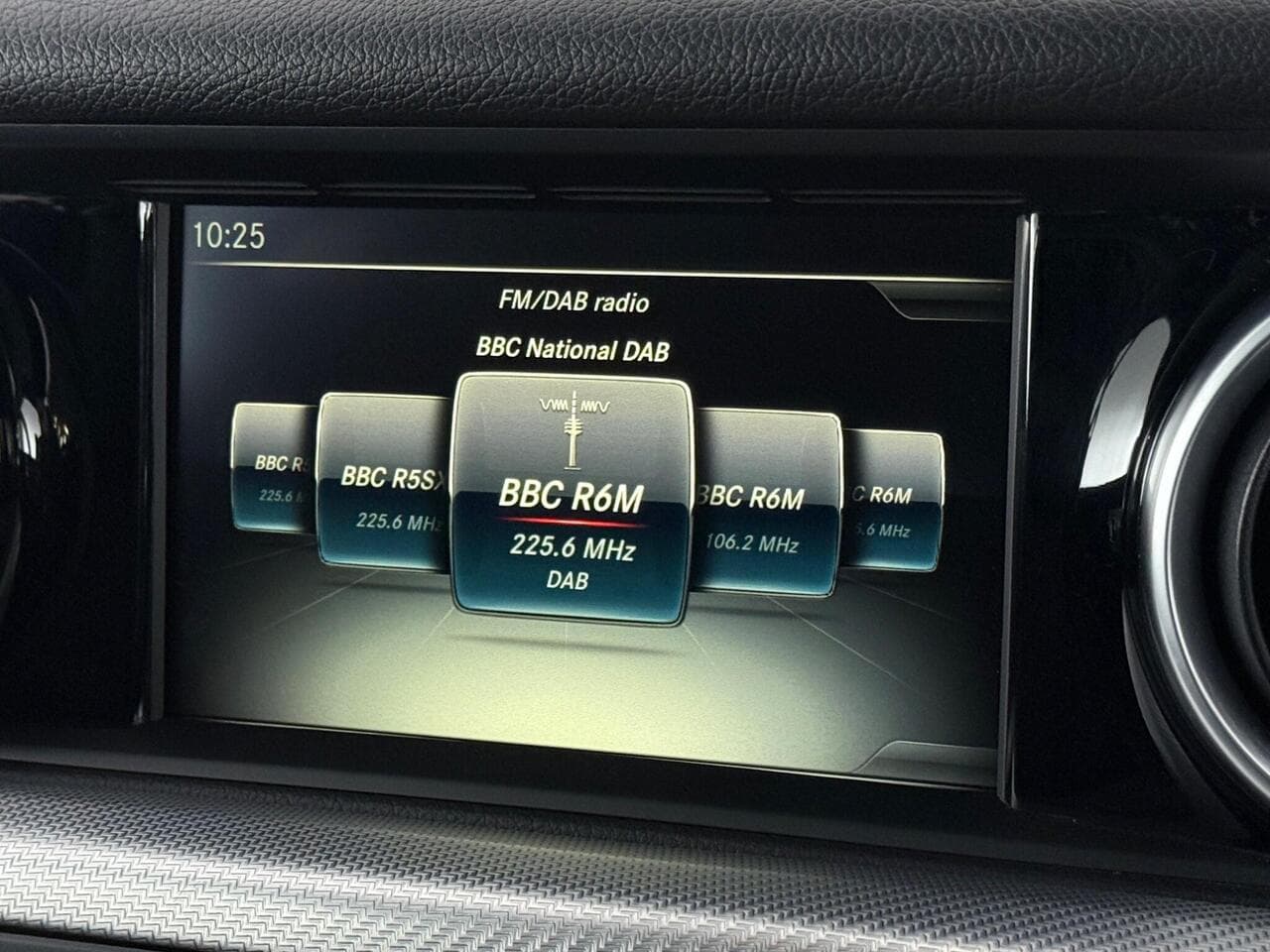 Mercedes-Benz SLC thumbnail Infotainment System