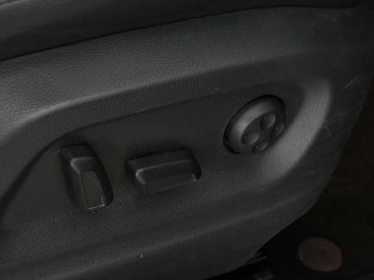 Volkswagen Tiguan thumbnail Misc Controls