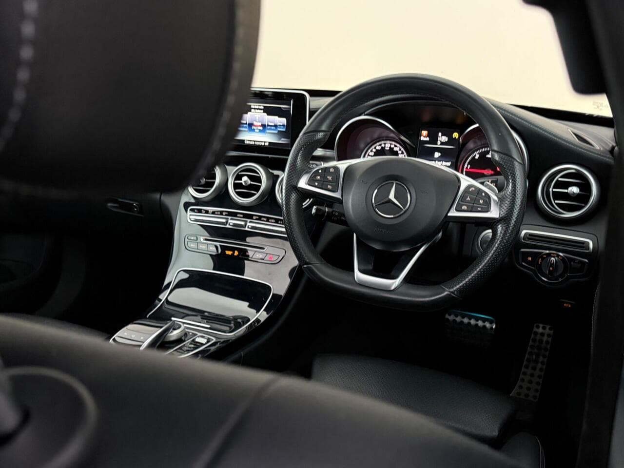 Mercedes-Benz C Class thumbnail Interior Front