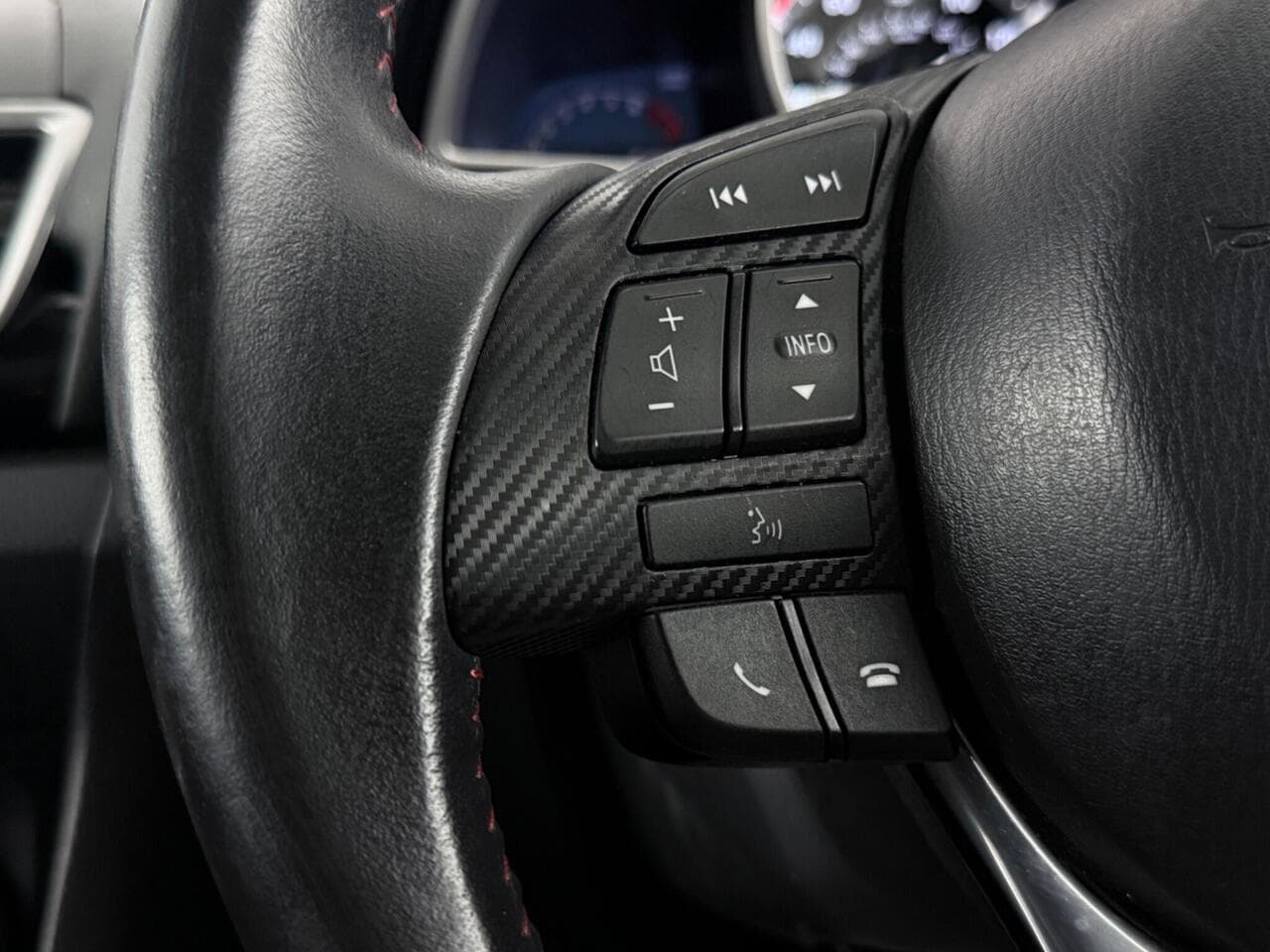 Mazda Mazda3 thumbnail Misc Controls
