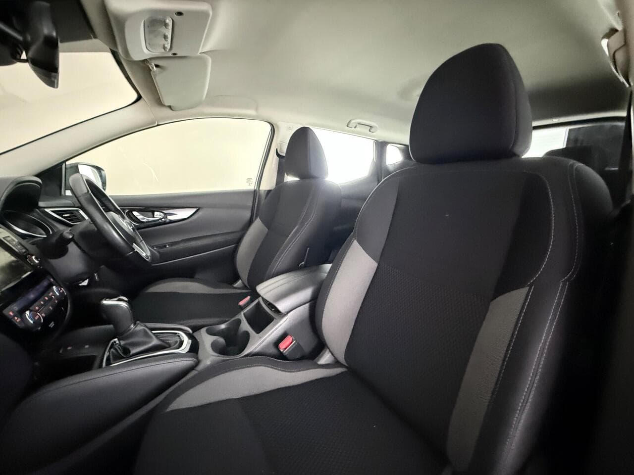 Nissan Qashqai thumbnail Seat Front Passenger