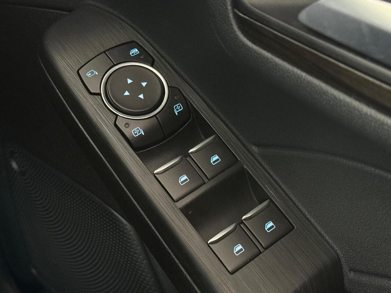 Ford Kuga thumbnail Misc Controls