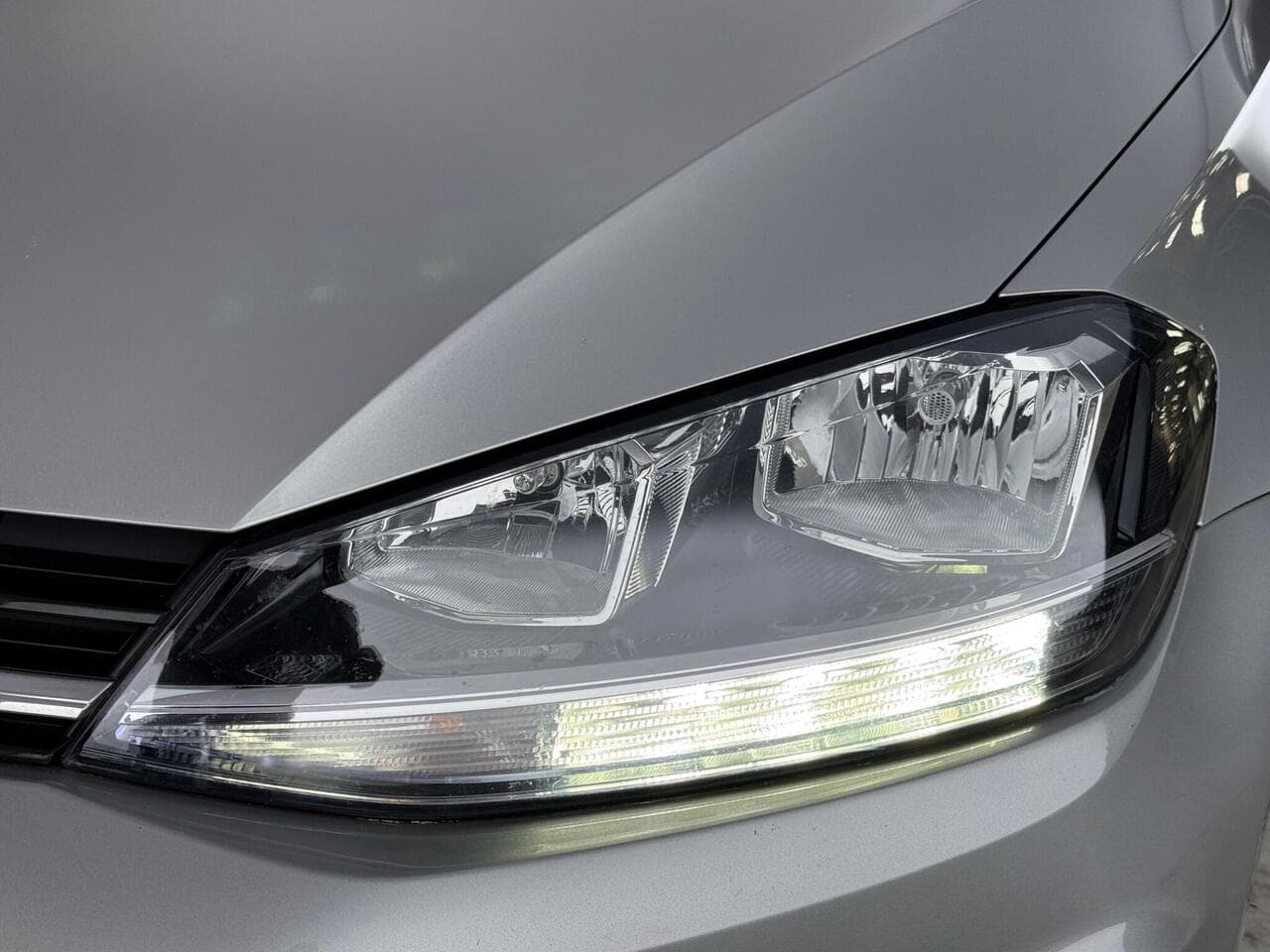 Volkswagen Golf thumbnail Lights Front