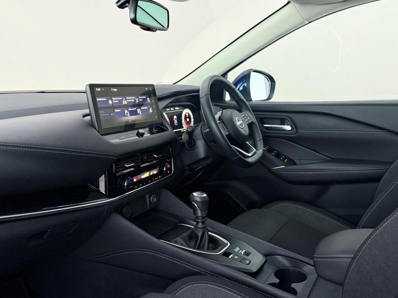 Nissan Qashqai thumbnail Interior Front