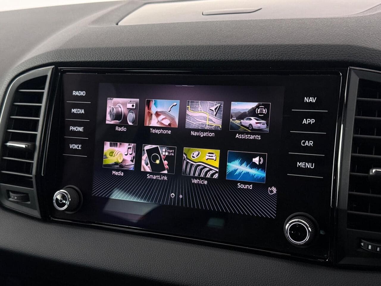 Skoda Karoq thumbnail Infotainment System