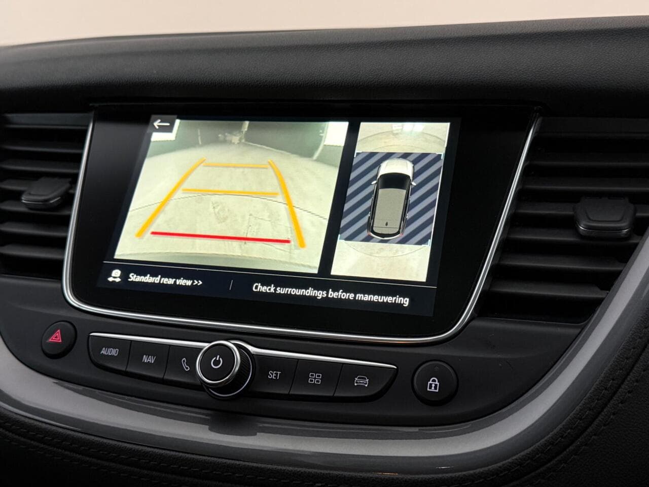 Vauxhall Grandland X thumbnail Infotainment System