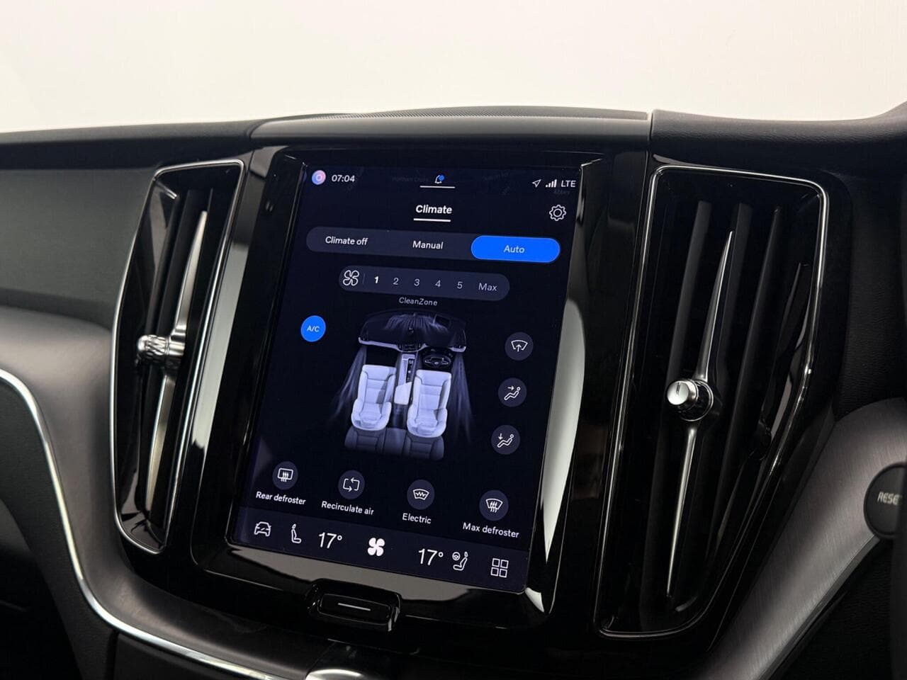 Volvo XC60 thumbnail Infotainment System