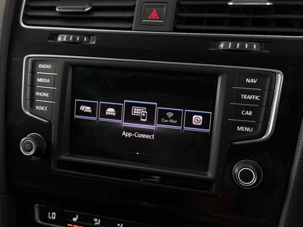 Volkswagen Golf thumbnail Infotainment System