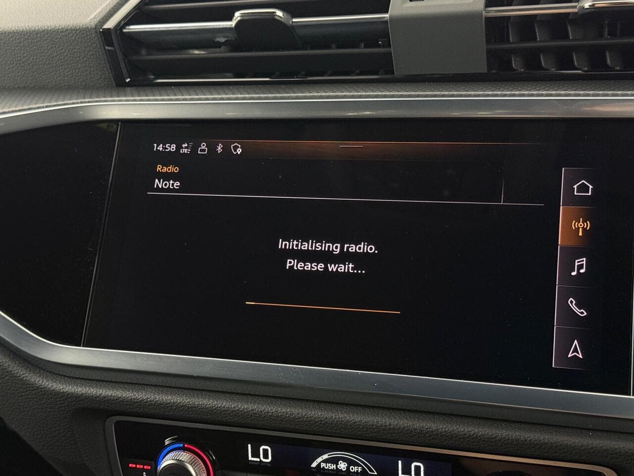 Audi Q3 thumbnail Infotainment System