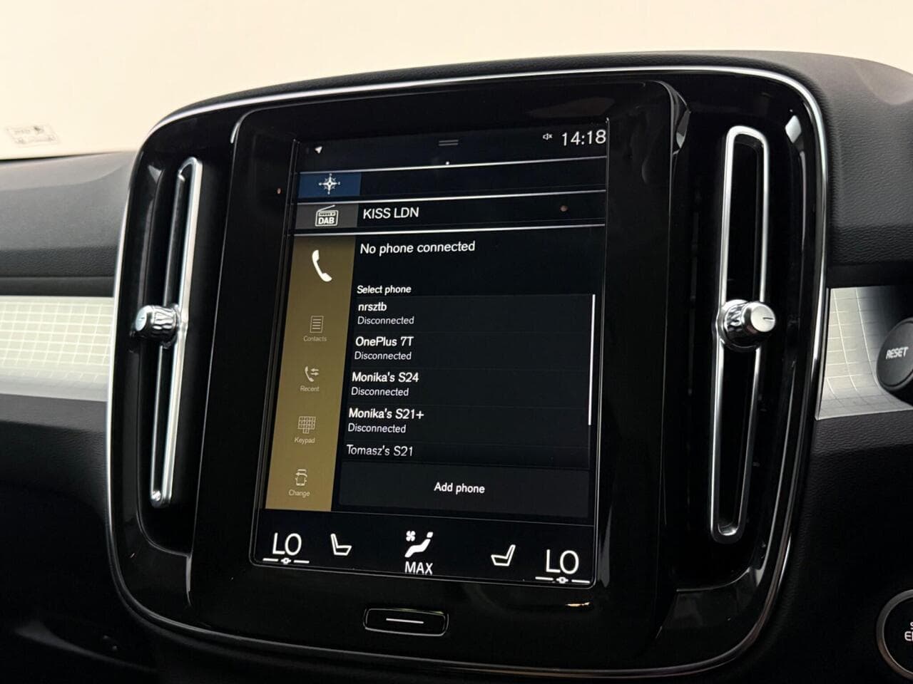 Volvo XC40 thumbnail Infotainment System