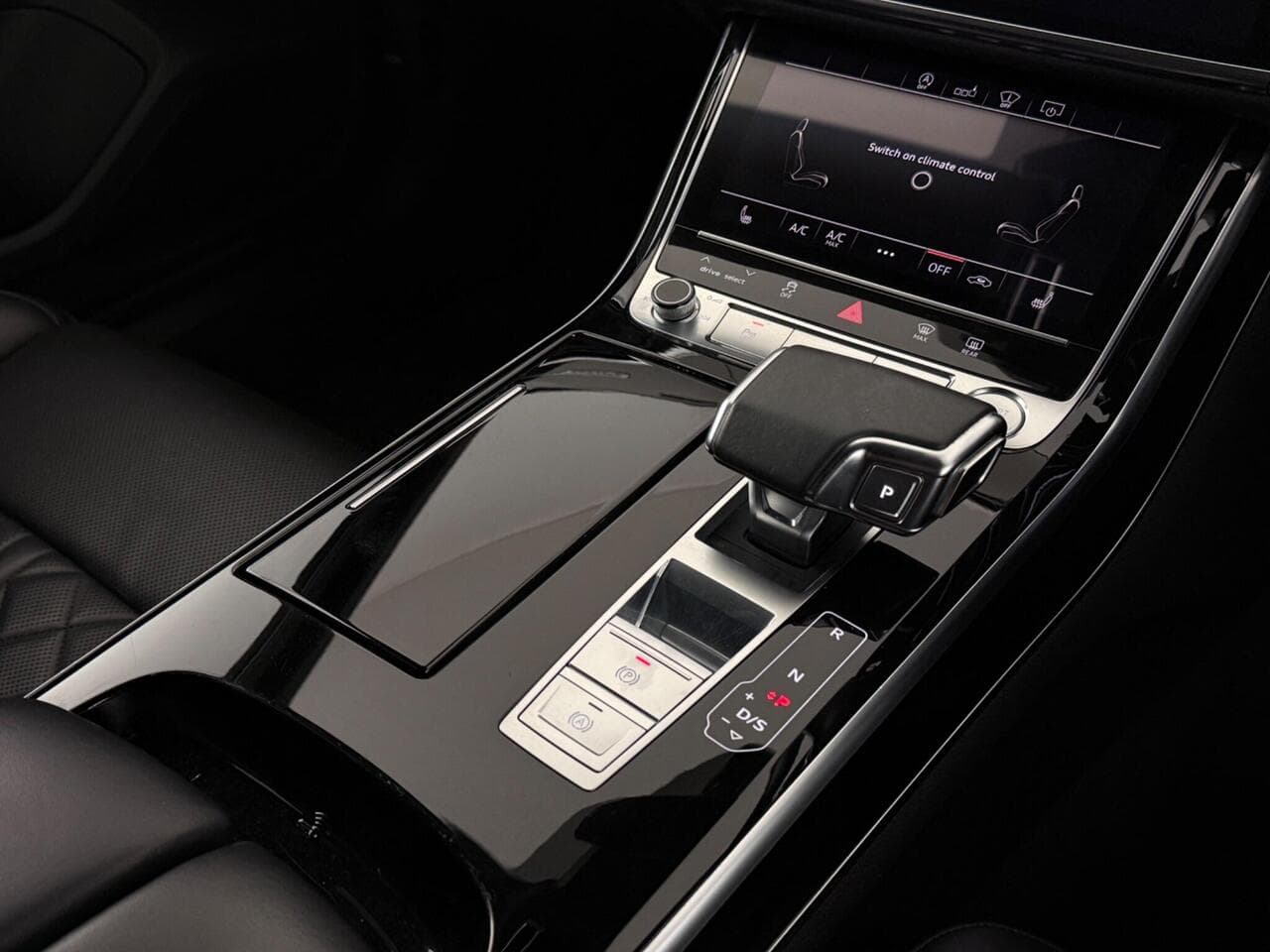 Audi A8 thumbnail Interior Front