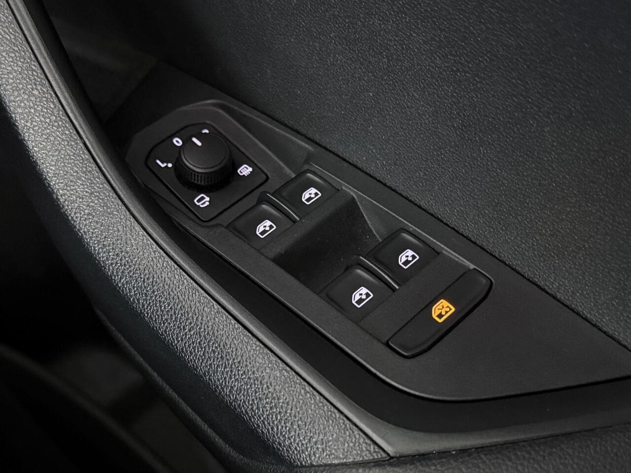 Skoda Karoq thumbnail Misc Controls