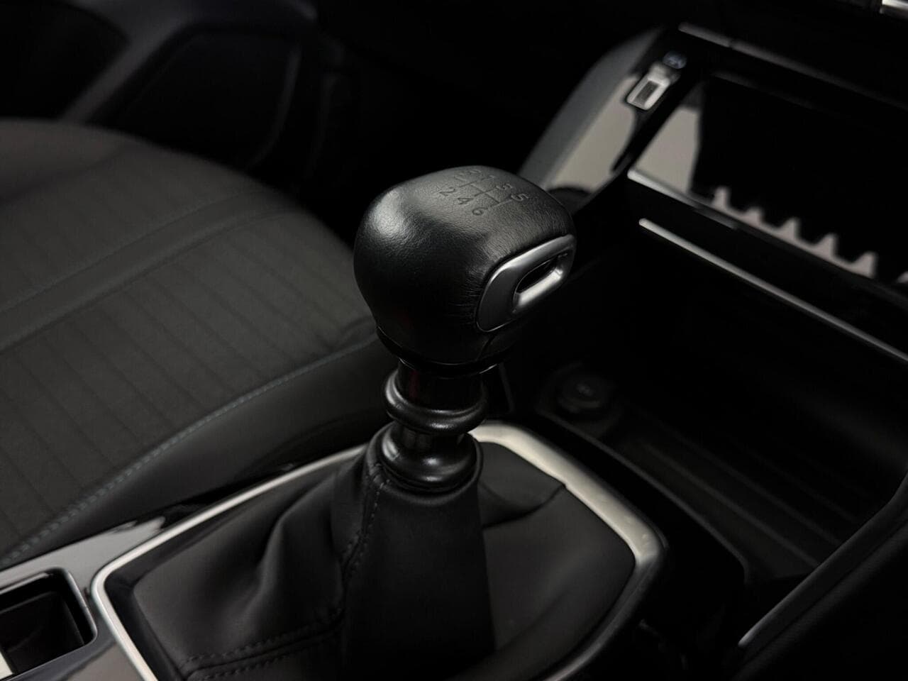 Peugeot 208 thumbnail Interior Front