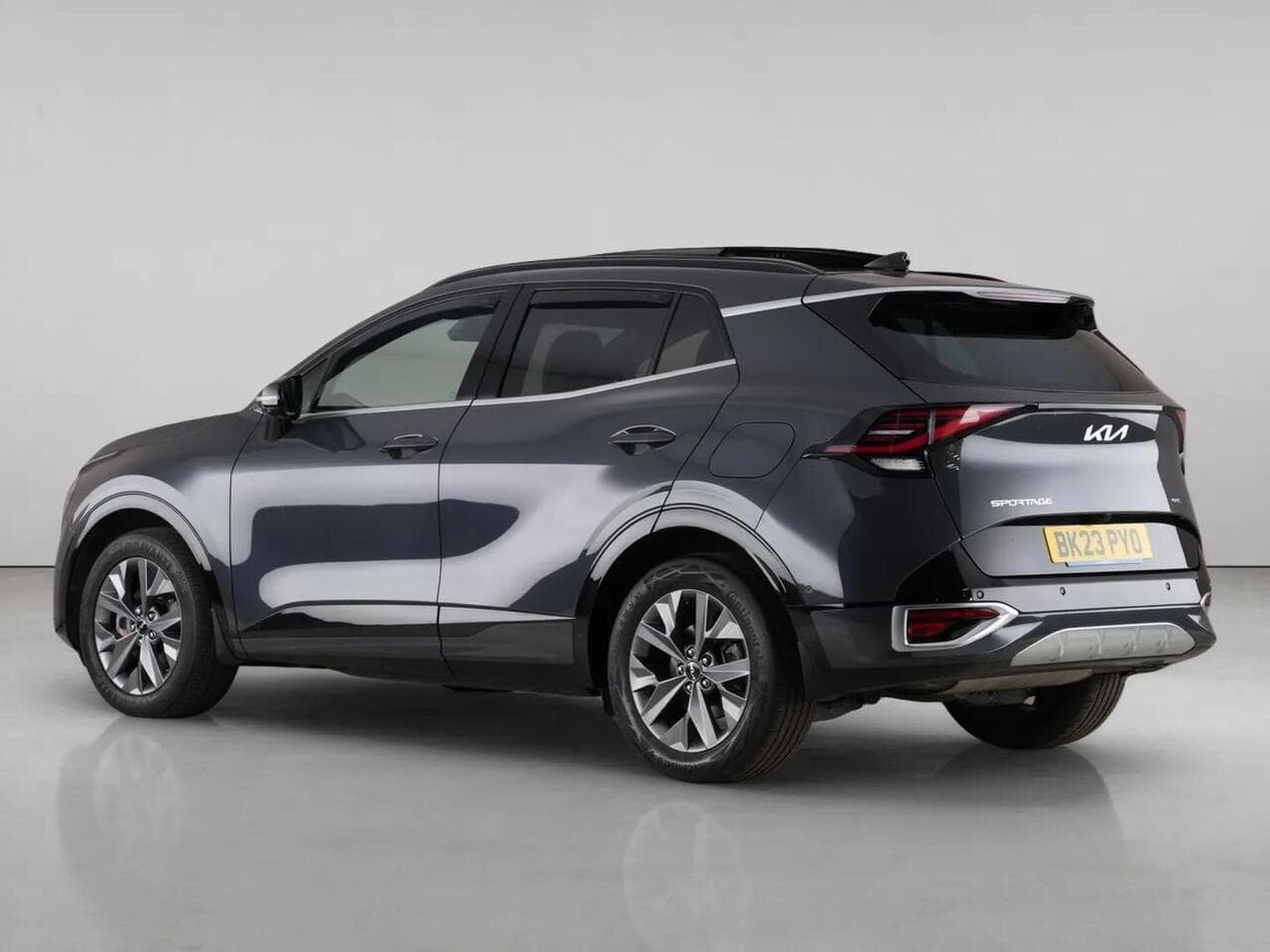 Kia Sportage thumbnail Rear Left