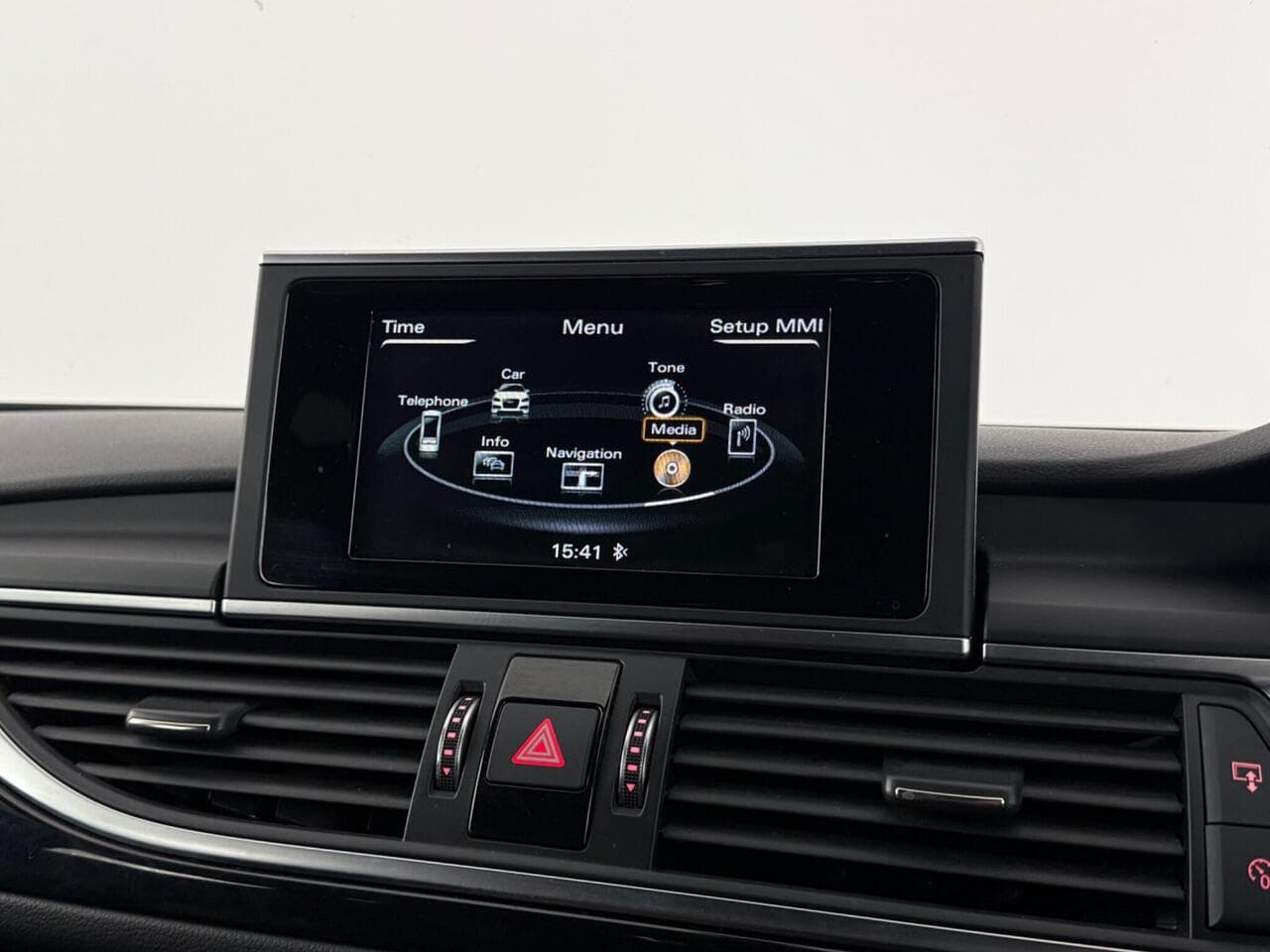Audi A6 Avant thumbnail Infotainment System